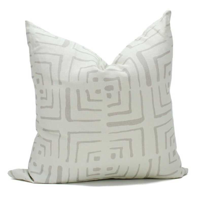 Organic Linen Decorative Pillow - Aperture Pillow Pattern - Handcrafted Montreal