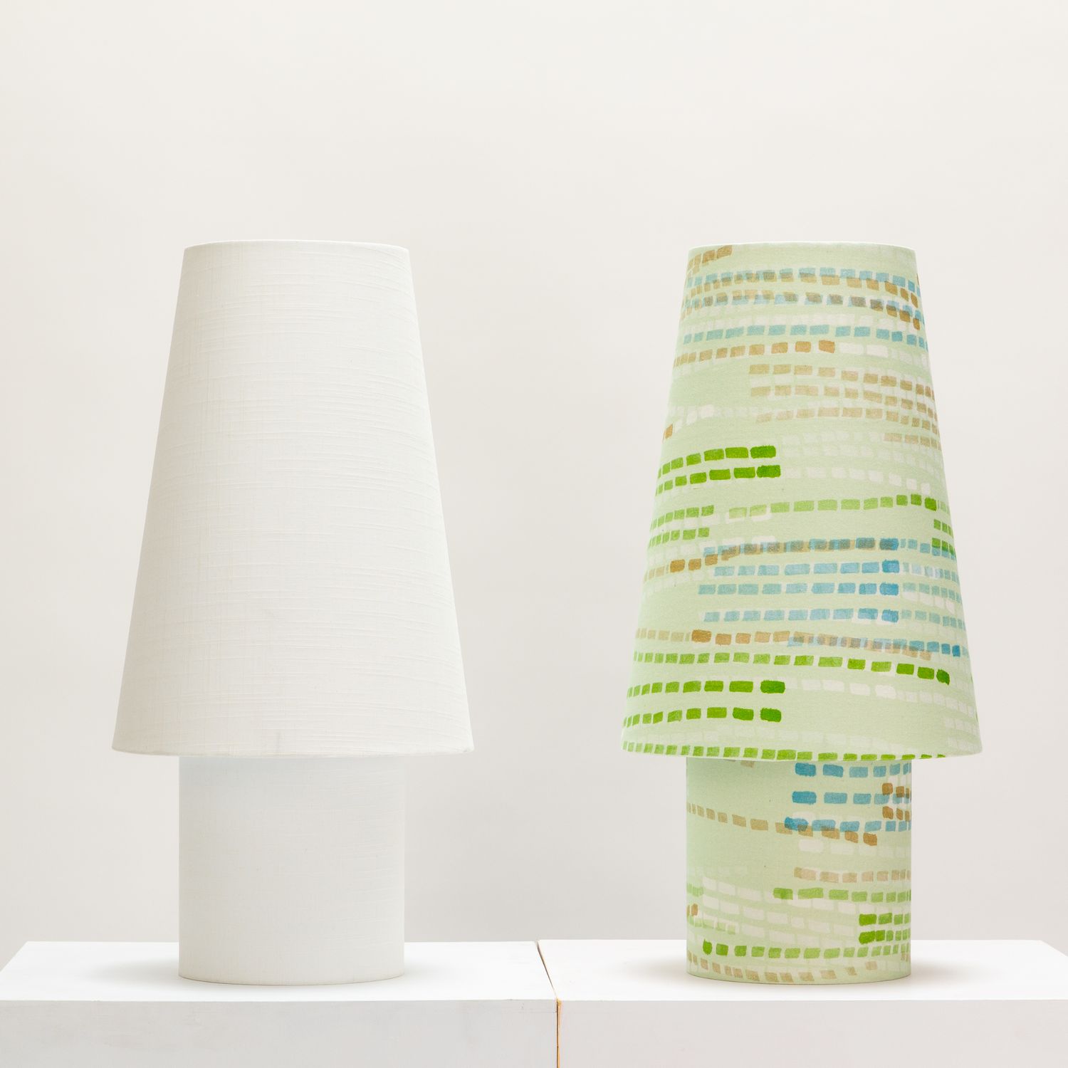 min/max Medium Table Lamp - White
