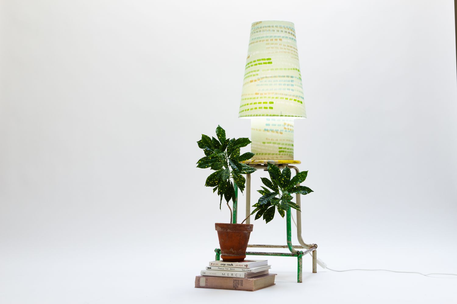 min/max Medium Table Lamp - Swan | Leaf Fabric