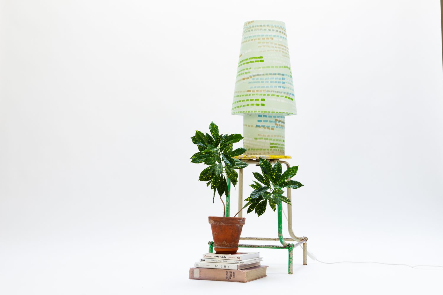 min/max Medium Table Lamp - Swan | Leaf Fabric