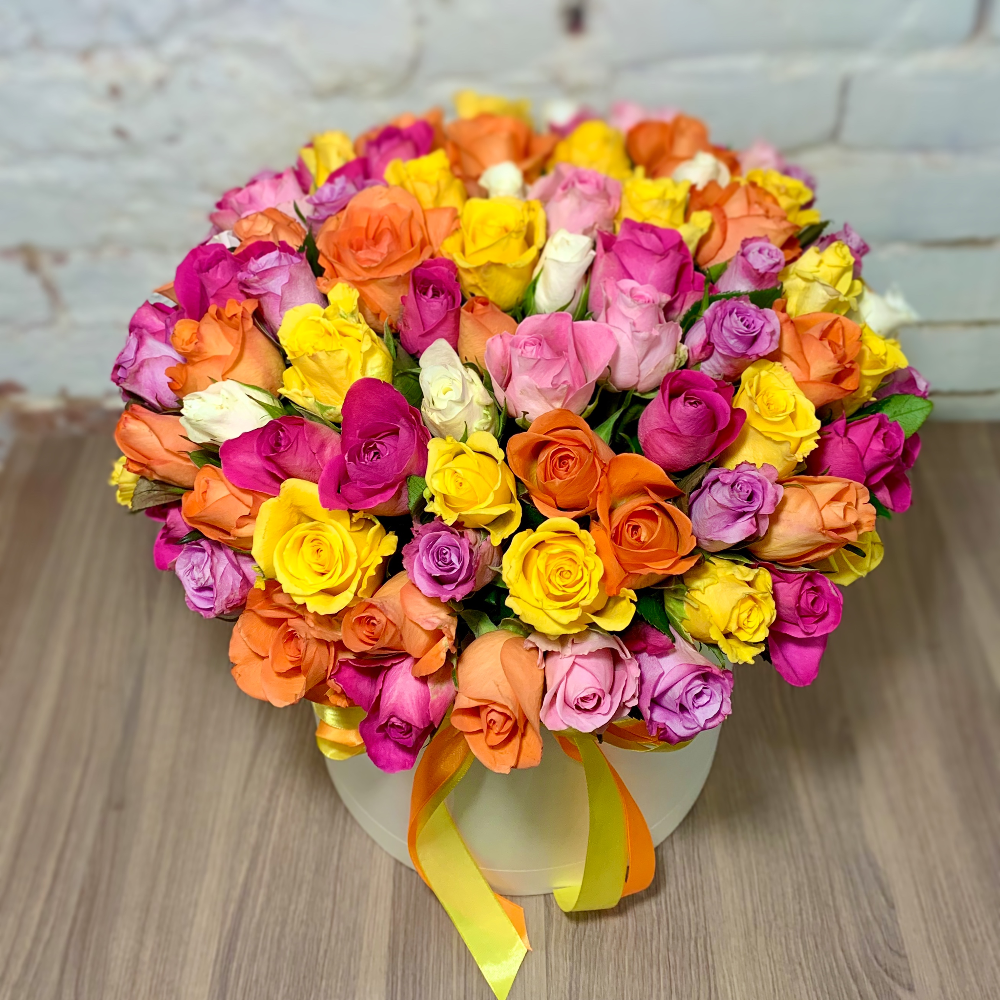 Роза Кения микс в шляпной коробке