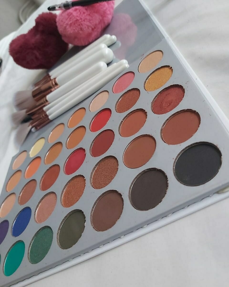 Jaclyn Hill 35 Palette + 10 pc Brushes
