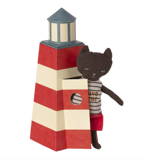 Sauveteur Tower with Cat