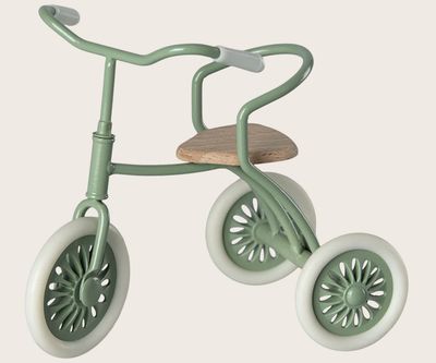 Abri a Tricycle, Mouse