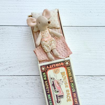 Little Sister Mouse in Matchbox #17-4100-00