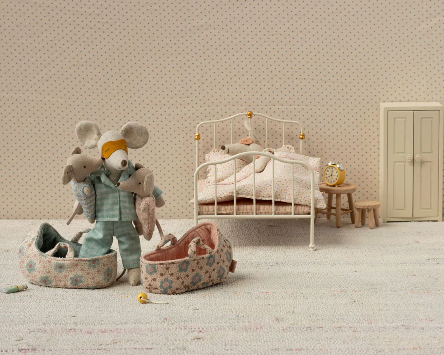 Baby Mouse in Carry Cot