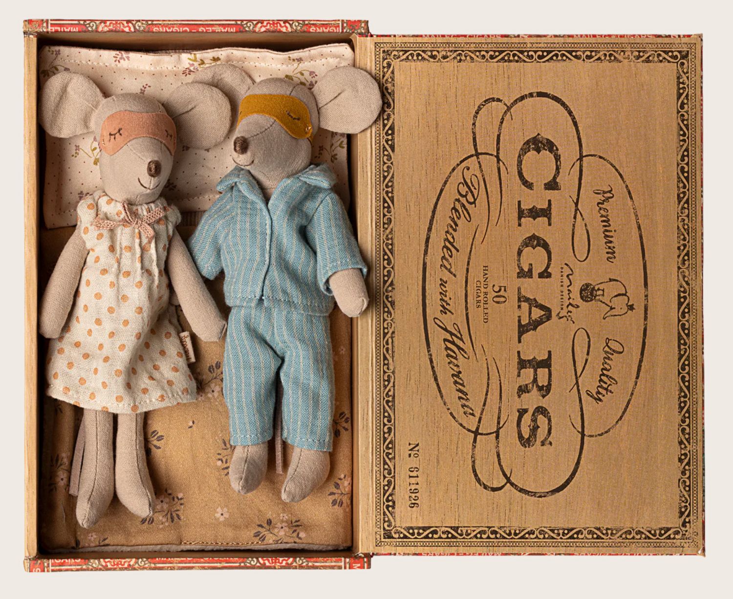Mum &amp; Dad Mice In Cigar Box #17-5313-00