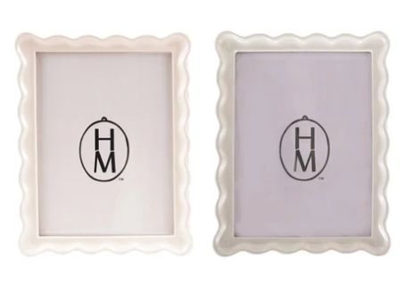 7.25"x9.25" Scalloped Photo Frame