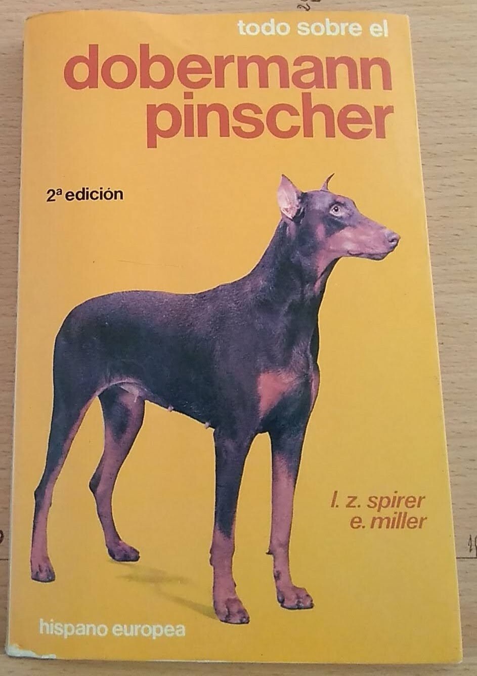 Todo sobre el doberman pinscher. Autor: L.Z.Spirer - E.Miller