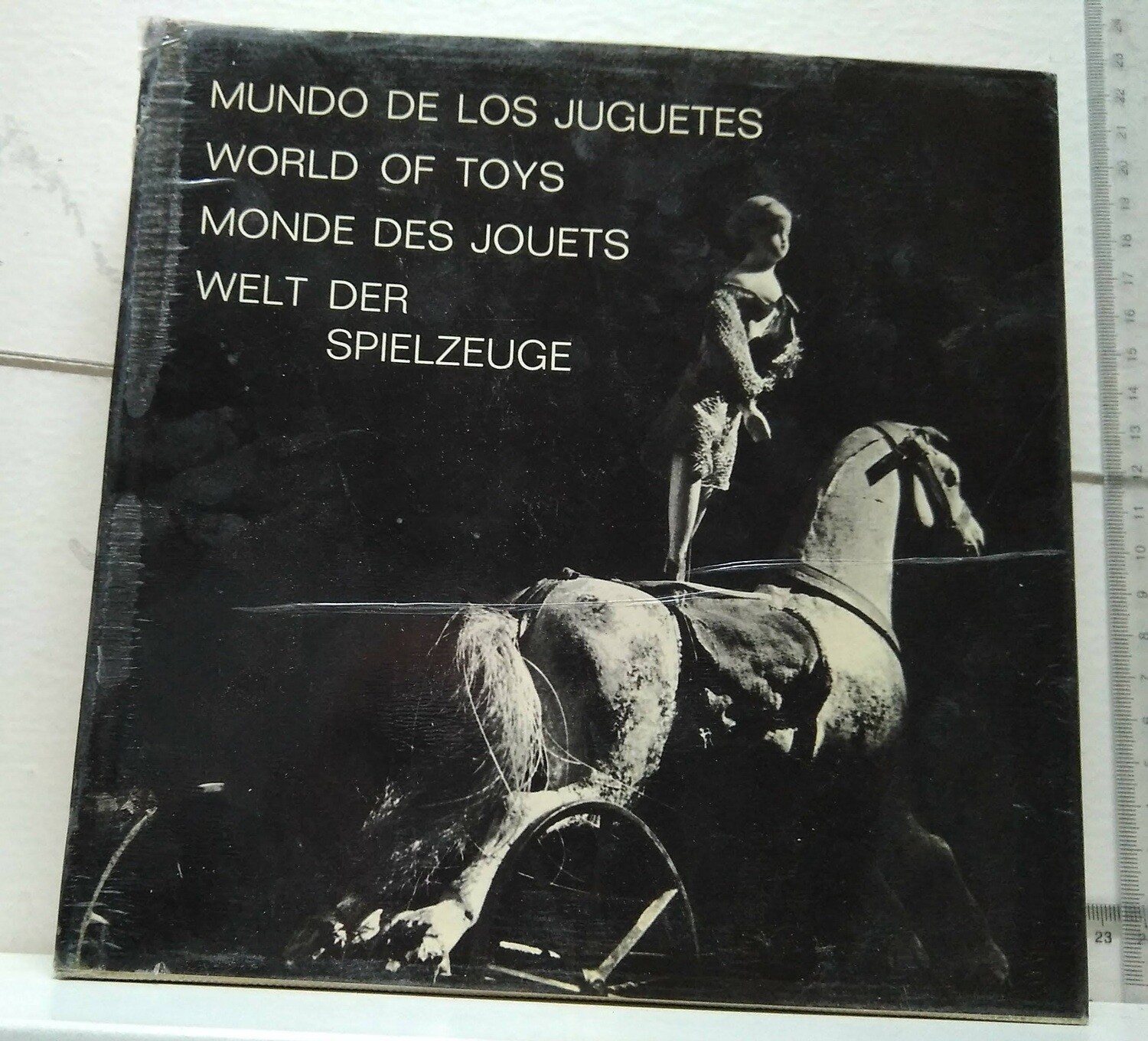 Mundo de los juguetes. Autor: Borrás, Maria Lluisa.