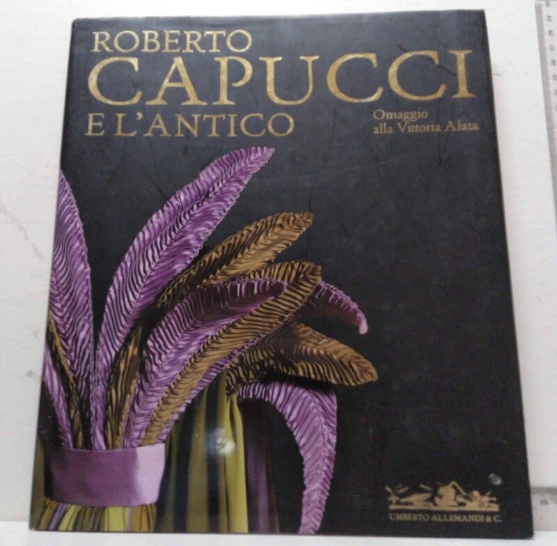 Roberto Capucci E l´Antico / Omaggio alla Victoria Alata. Autor: Massimiliano Capella y Francesca Morandini