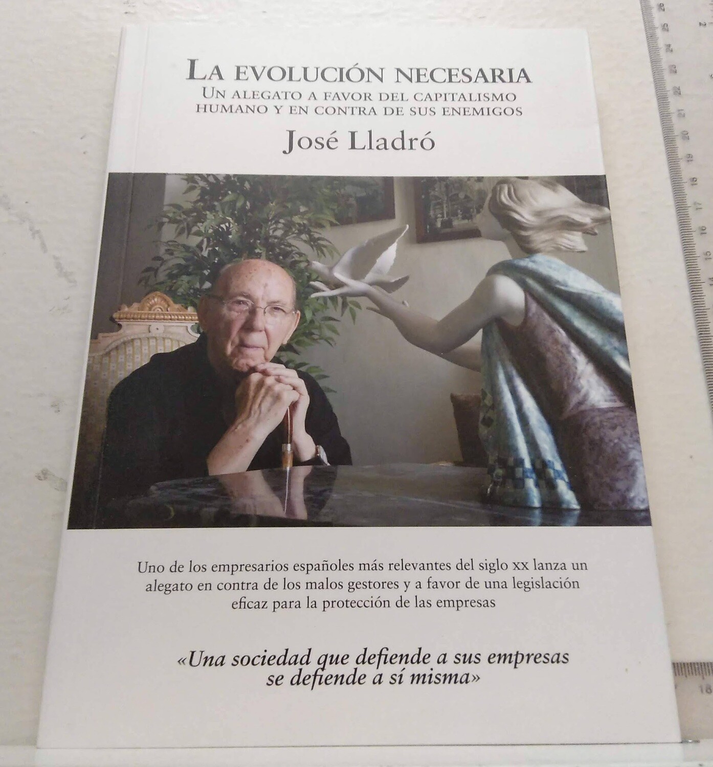 La evolución necesaria / Un alegato a favor del capitalismo humano y en contra de sus enemigos. Autor: Lladró, José