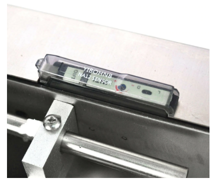 Small Size Semi-Automatic Round Bottle Labeling Machine