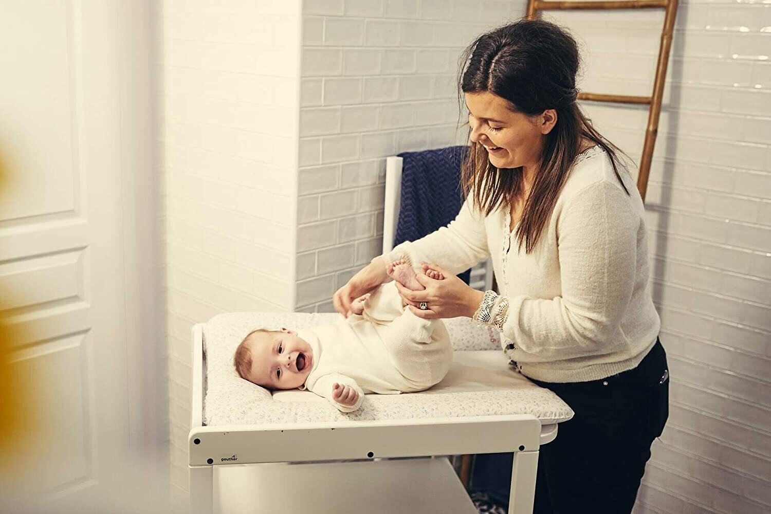Clarissa Changing Shelf in White – 56 x 90.5 x 74.5 cm Baby Changing Table for Nursery Storage
