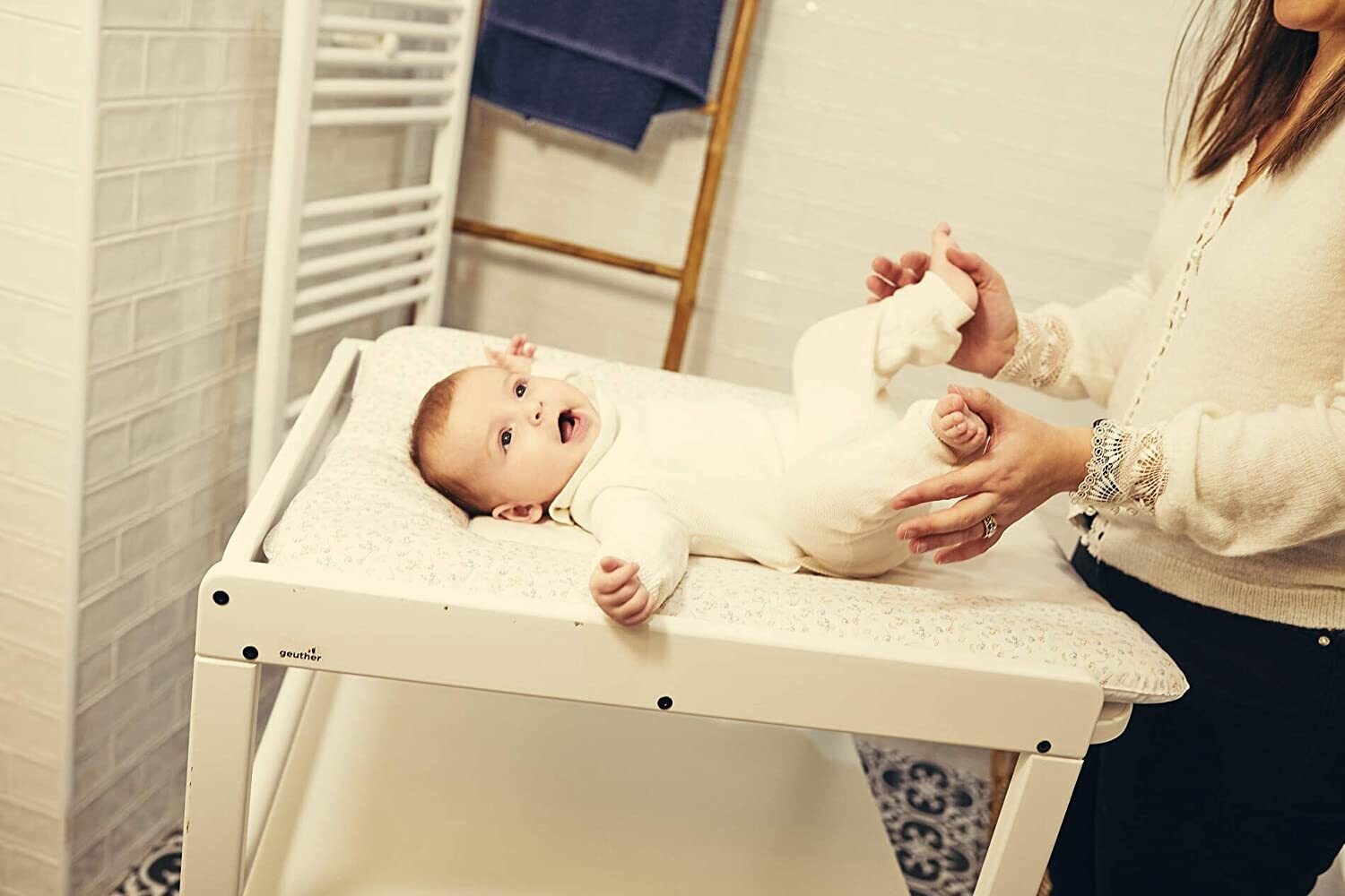 Clarissa Changing Shelf in White – 56 x 90.5 x 74.5 cm Baby Changing Table for Nursery Storage
