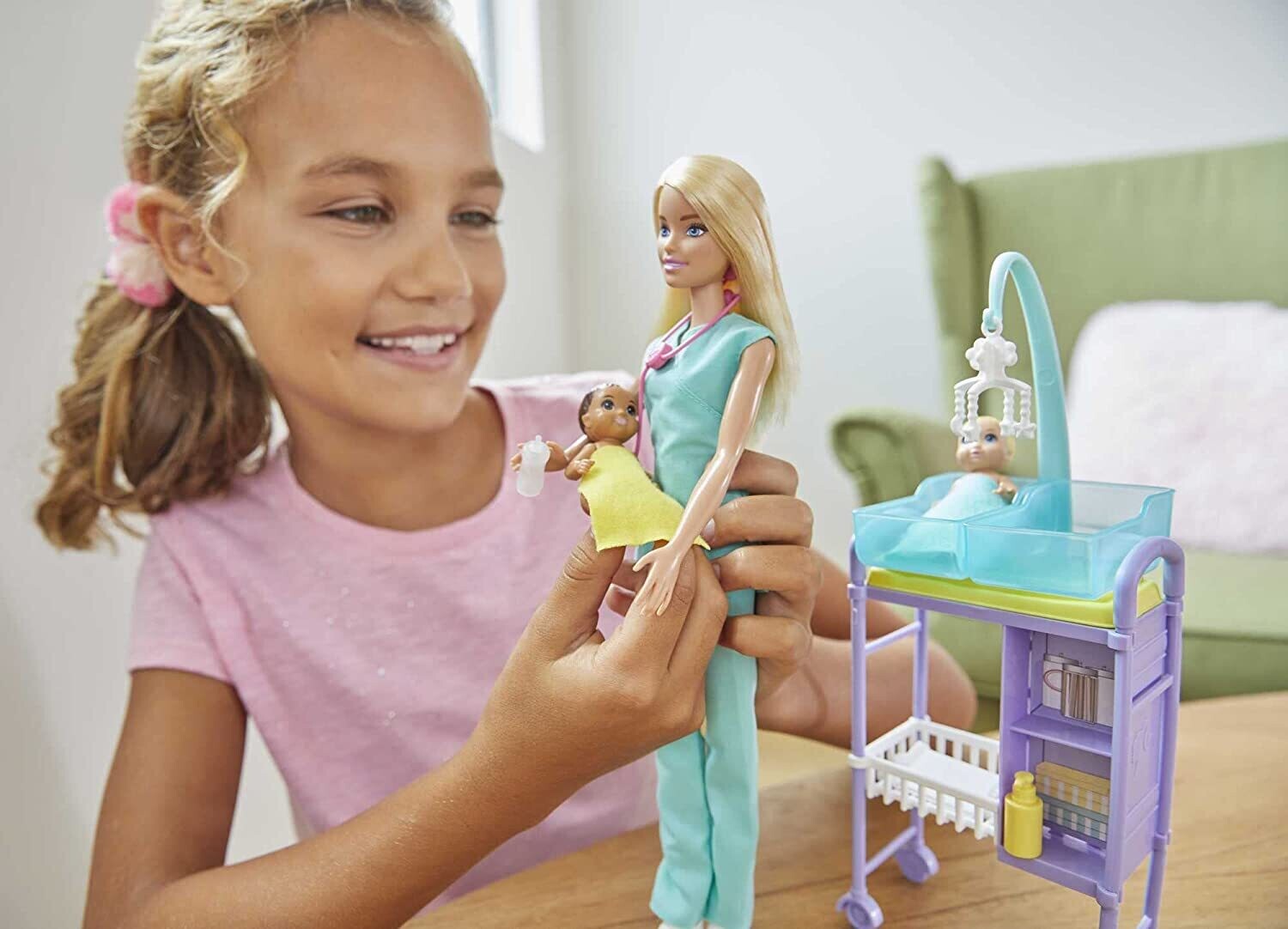 Paediatrician Doll Play Set (Brunette) with Accessories – Toy for Kids Ages 3 and Up