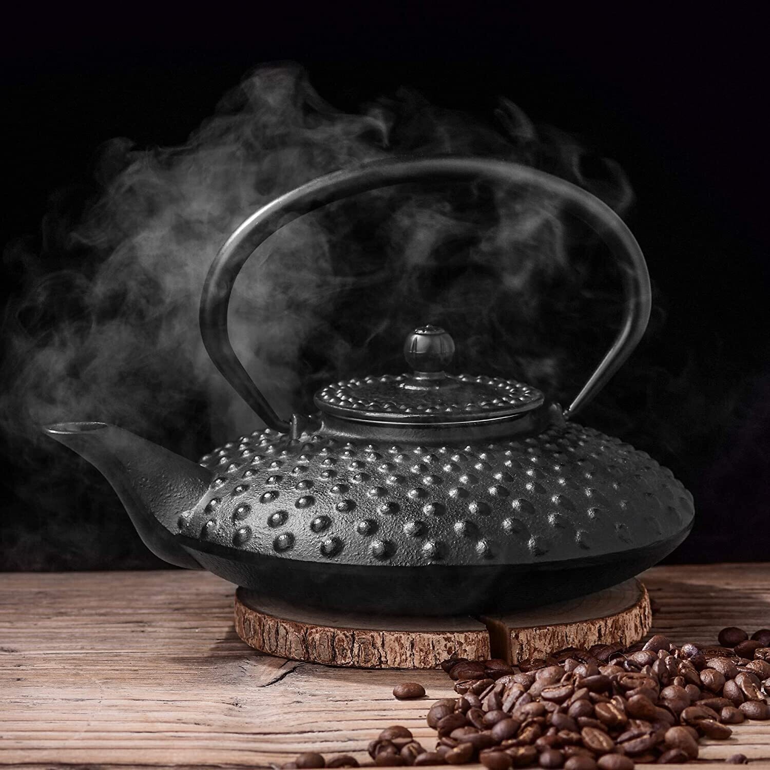 Japanese Cast Iron Teapot with Stainless Steel Infuser for Premium Tea Brewing and Elegant Serving
