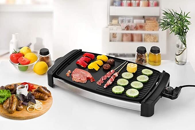 Grill with Large Cooking Surface 1600W Black/Silver for Indoor and Outdoor Use