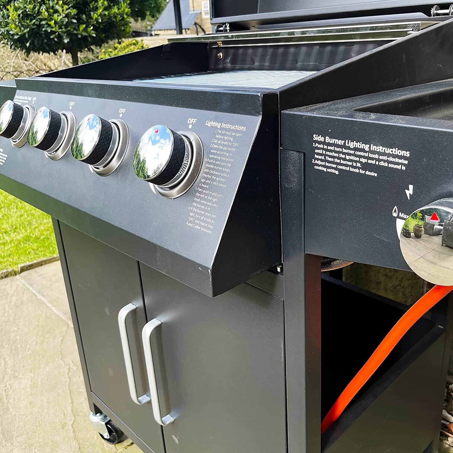 Outdoor Garden BBQ Grill with 4 Burners and 1 Side Burner in Gas