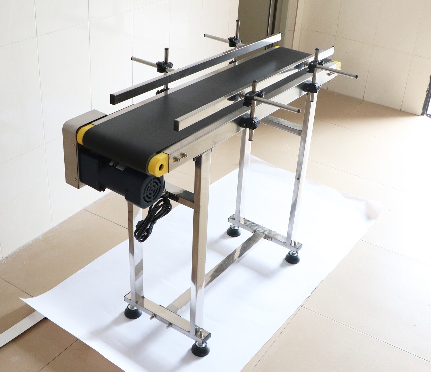 Commercial Steel Conveyor Belt Machine – Automatic Electric Conveyor with Adjustable Guardrail, 200-500mm Width, Ideal for Efficient Material Transport