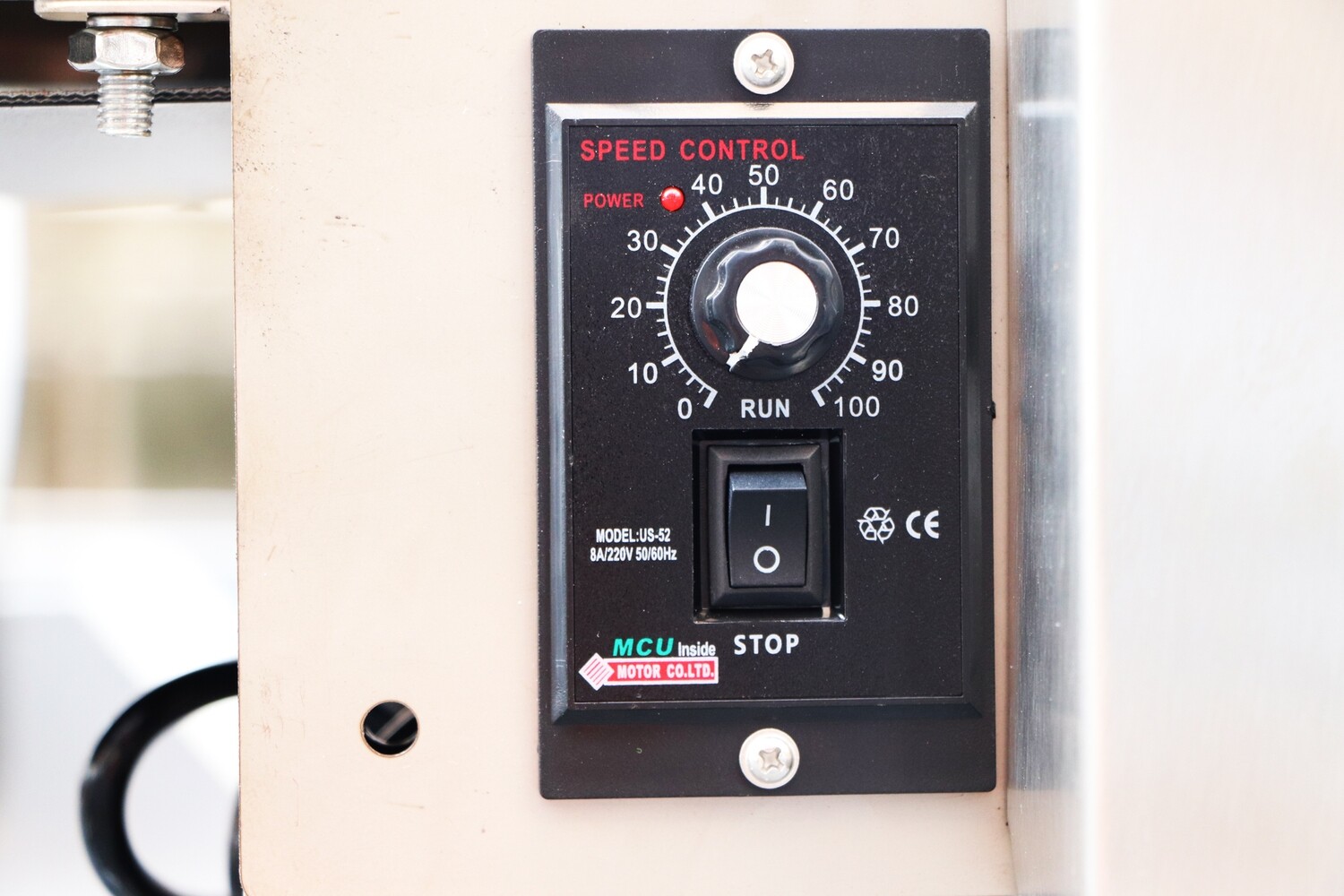 Commercial Steel Conveyor Belt Machine – Automatic Electric Conveyor with Adjustable Guardrail, 200-500mm Width, Ideal for Efficient Material Transport