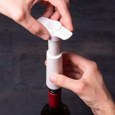 Vacuum Pump + 2 Vacuum Wine Stoppers: Wine Saver Gift Set