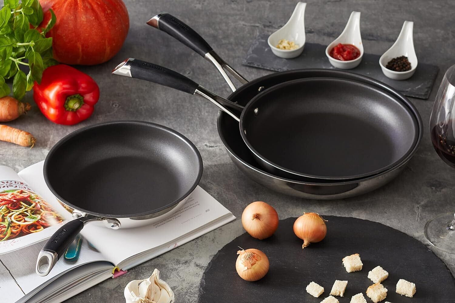 Set of 3 (20 cm + 24 cm + 28 cm), with 4-Layer Non-Stick Coating with Diamond Particles, 18/10 Stainless Steel
