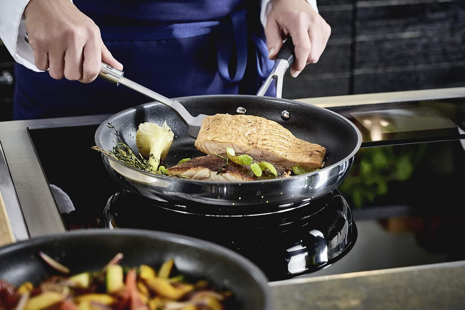 Set of 3 (20 cm + 24 cm + 28 cm), with 4-Layer Non-Stick Coating with Diamond Particles, 18/10 Stainless Steel
