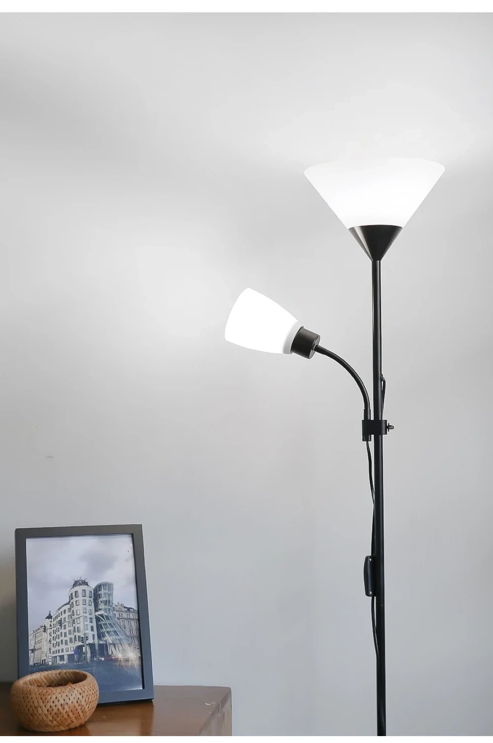 Led Floor Lamp E27 Bulb Base Nordic Corner Standing Lamp with Double Headed Floor Light for Indoor Living Room Bedroom