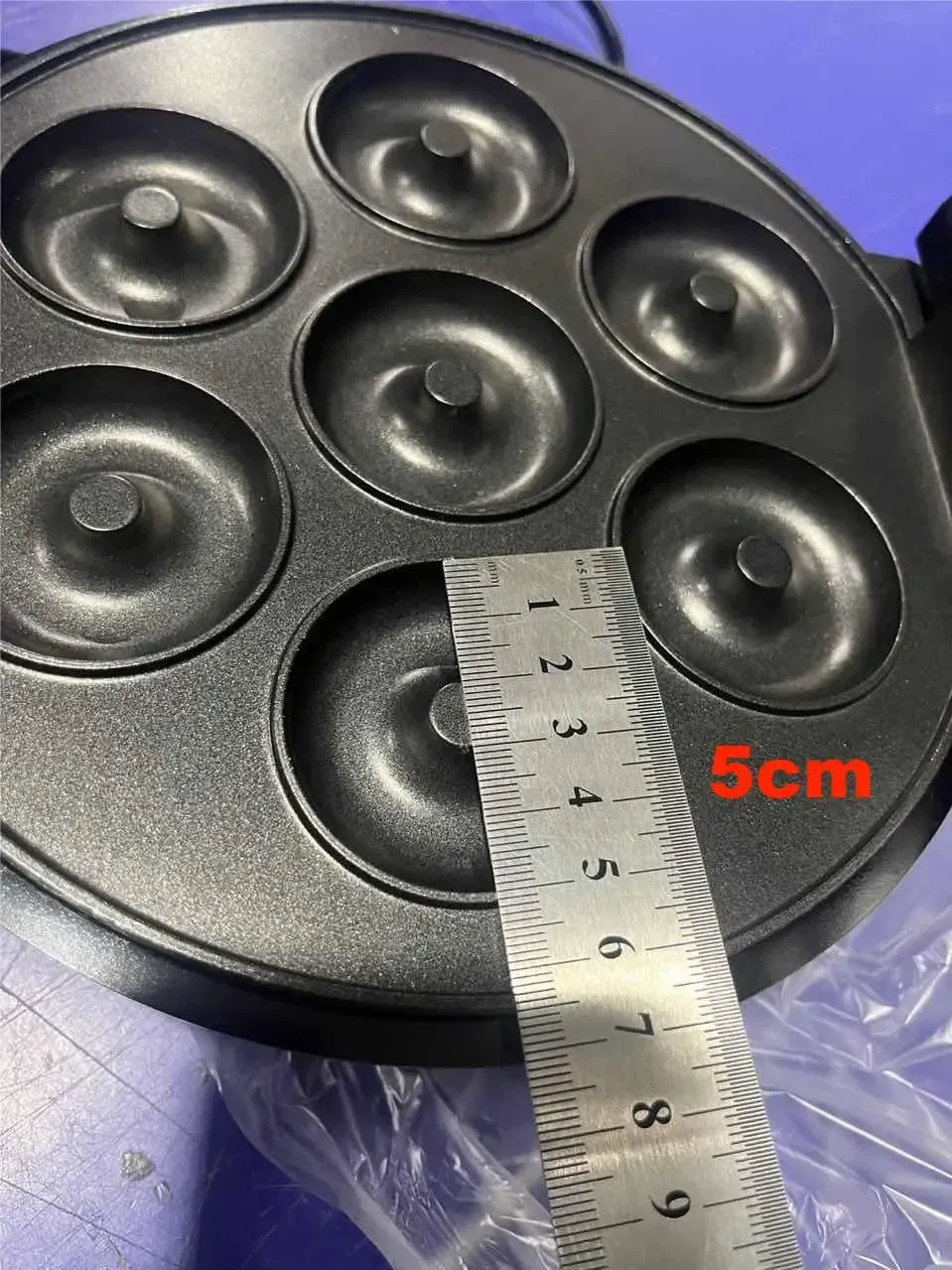 Professional 220V Mini Donut Maker Machine - 1000W Electric Non-Stick Donut Maker for Kitchen, Kid&#39;s Snacks, Desserts, and Breakfast - Makes 7 Perfect Donuts