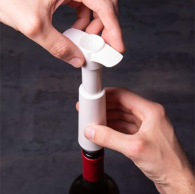 Vacuum Pump + 2 Vacuum Wine Stoppers: Wine Saver Gift Set