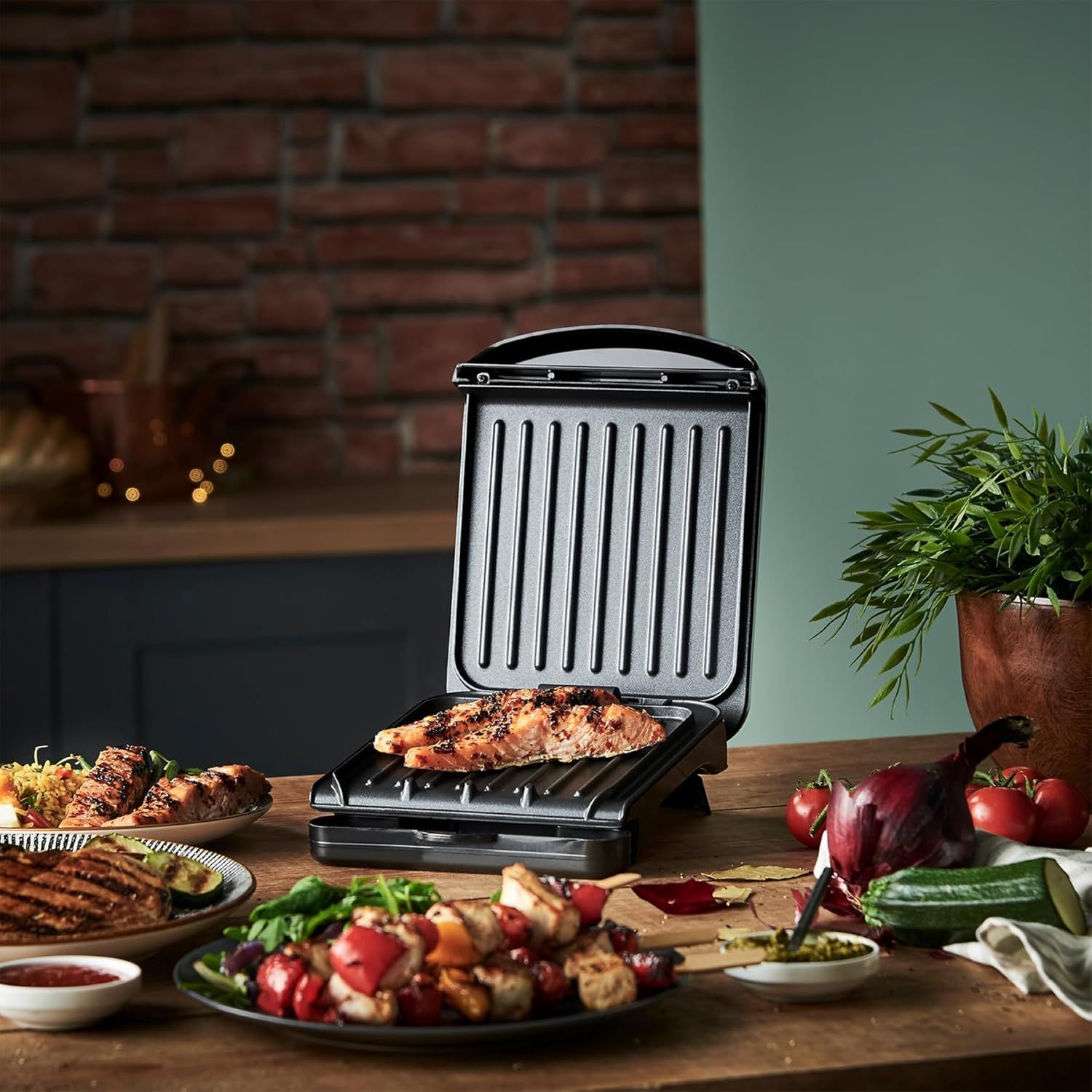 Portable Single Fit Grill – 760W Compact Indoor Electric Grill, Black