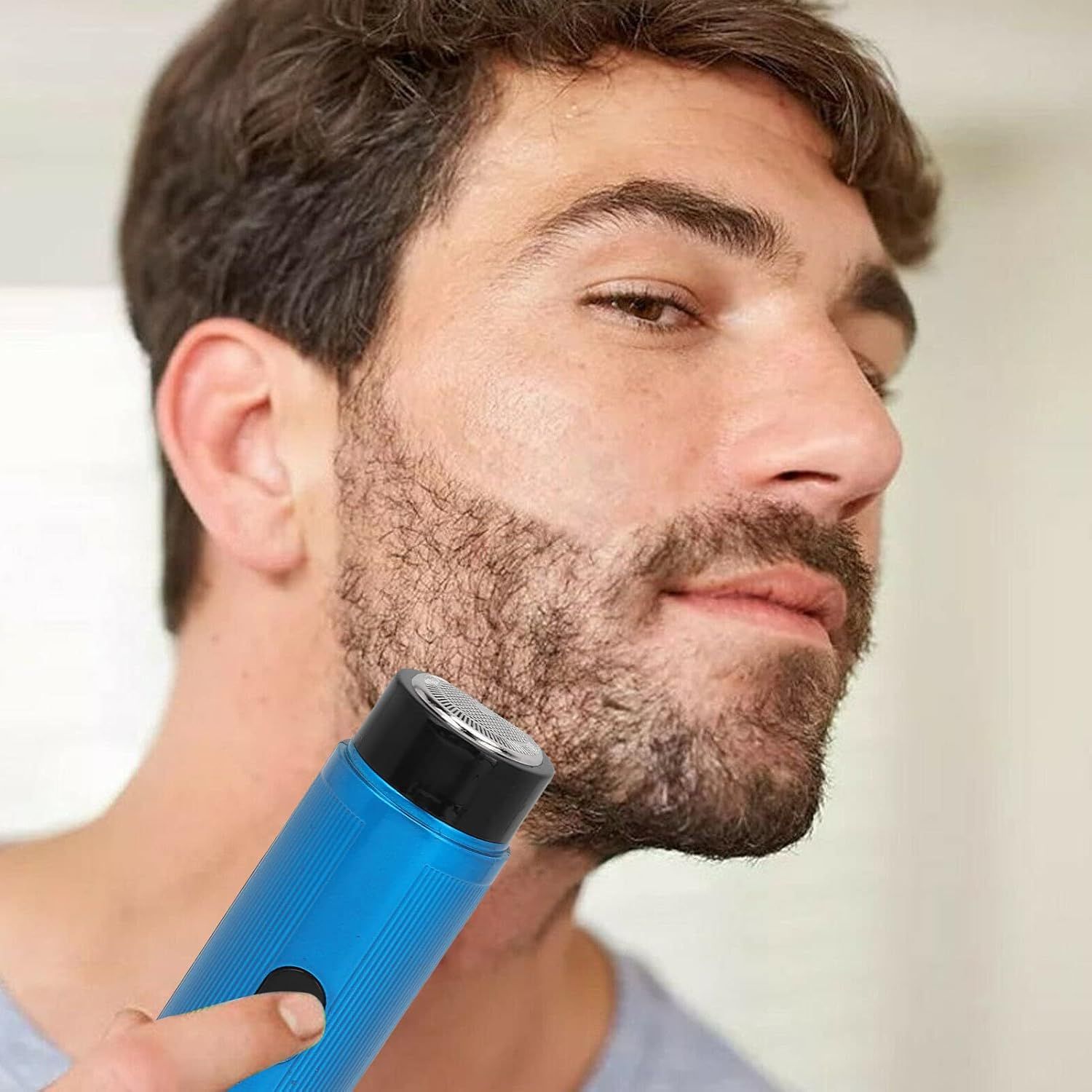 Waterproof Portable Electric Shaver, Detachable Razor Easy to Hold and Use for Home Travel Shaver Men's Razor