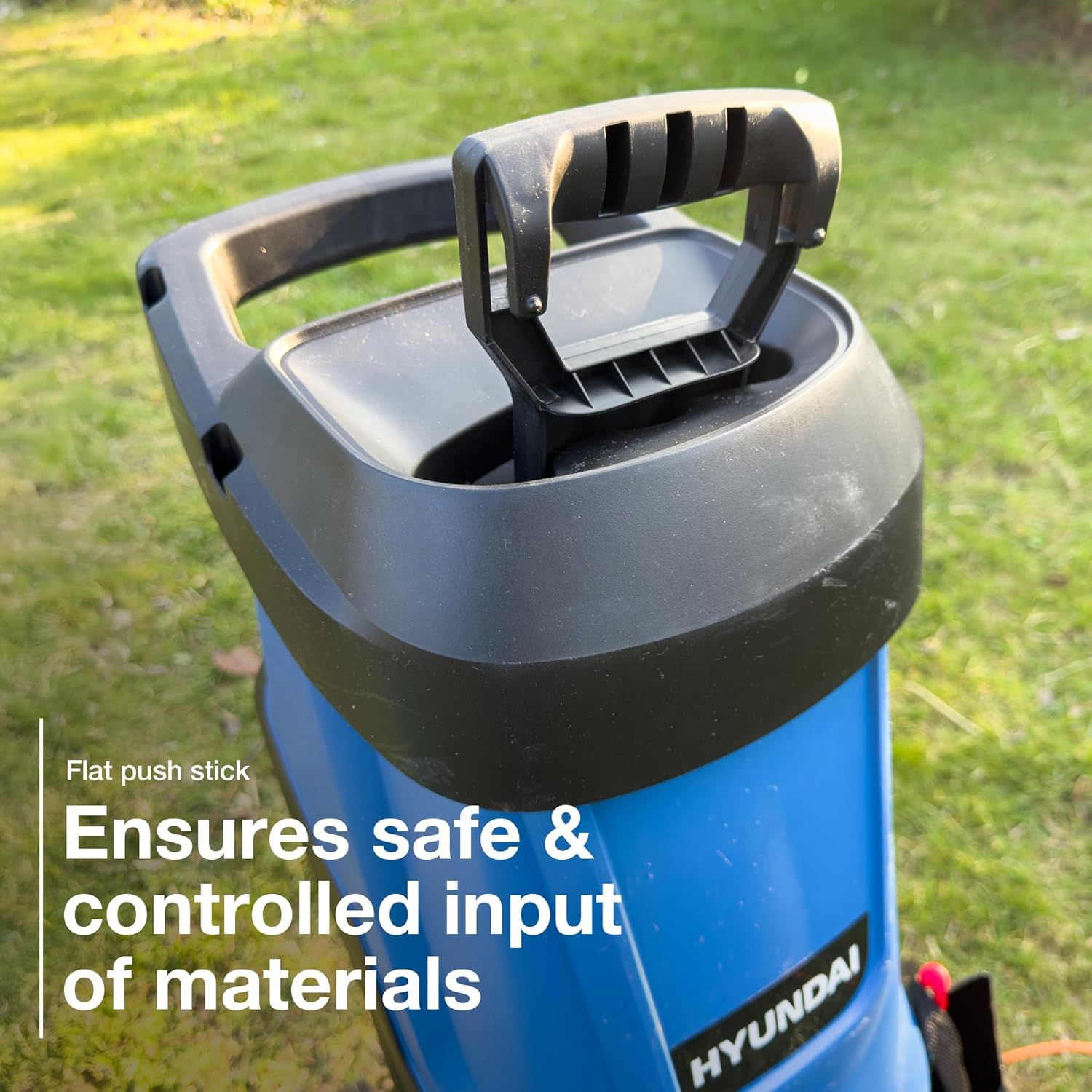 **Hyundai Electric Garden Shredder 2800W 230V, 45L Collection Bag, 180mm Wheels, 10m Cable, Portable Garden Waste Chipper for Branches, Leaves &amp; Twigs**