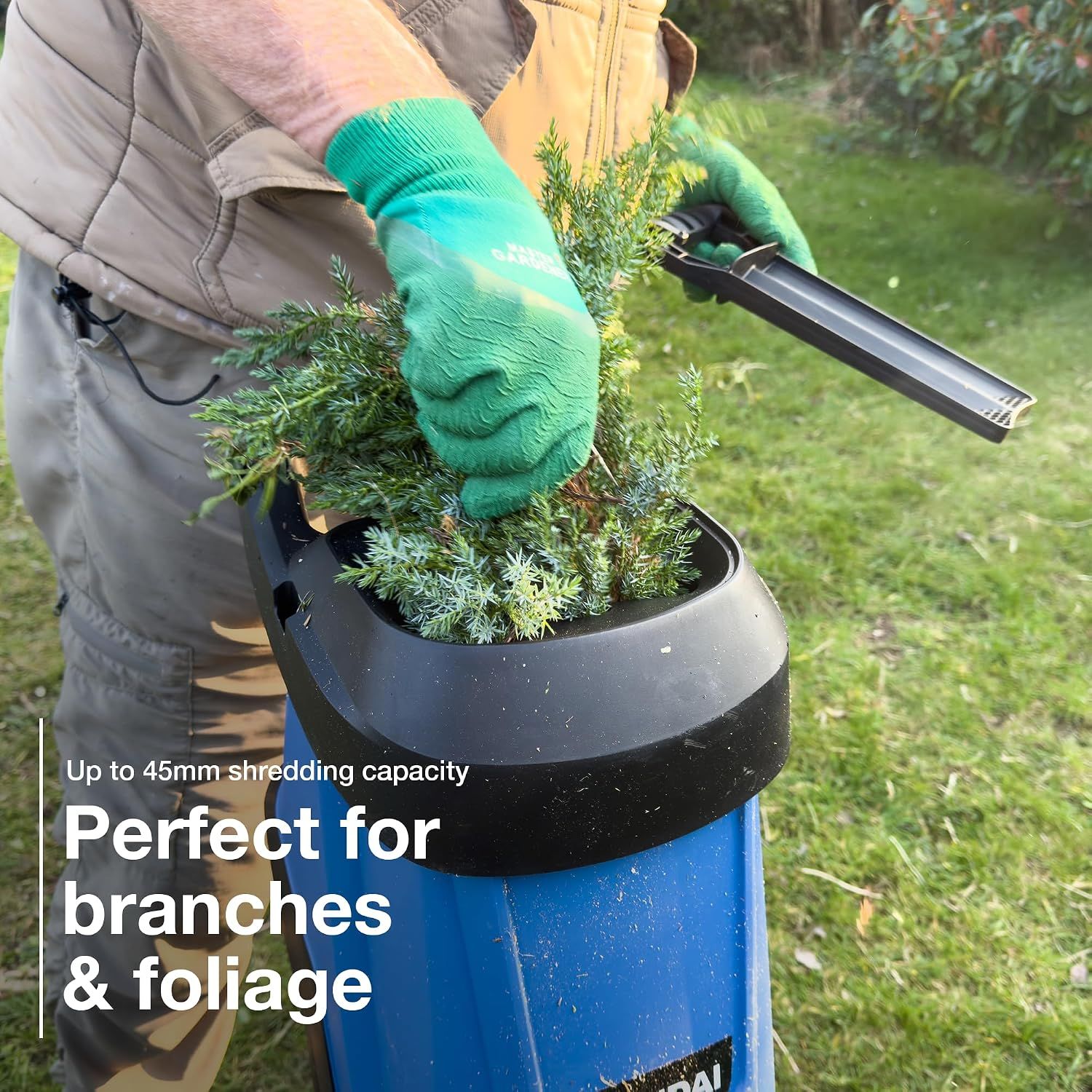**Hyundai Electric Garden Shredder 2800W 230V, 45L Collection Bag, 180mm Wheels, 10m Cable, Portable Garden Waste Chipper for Branches, Leaves &amp; Twigs**