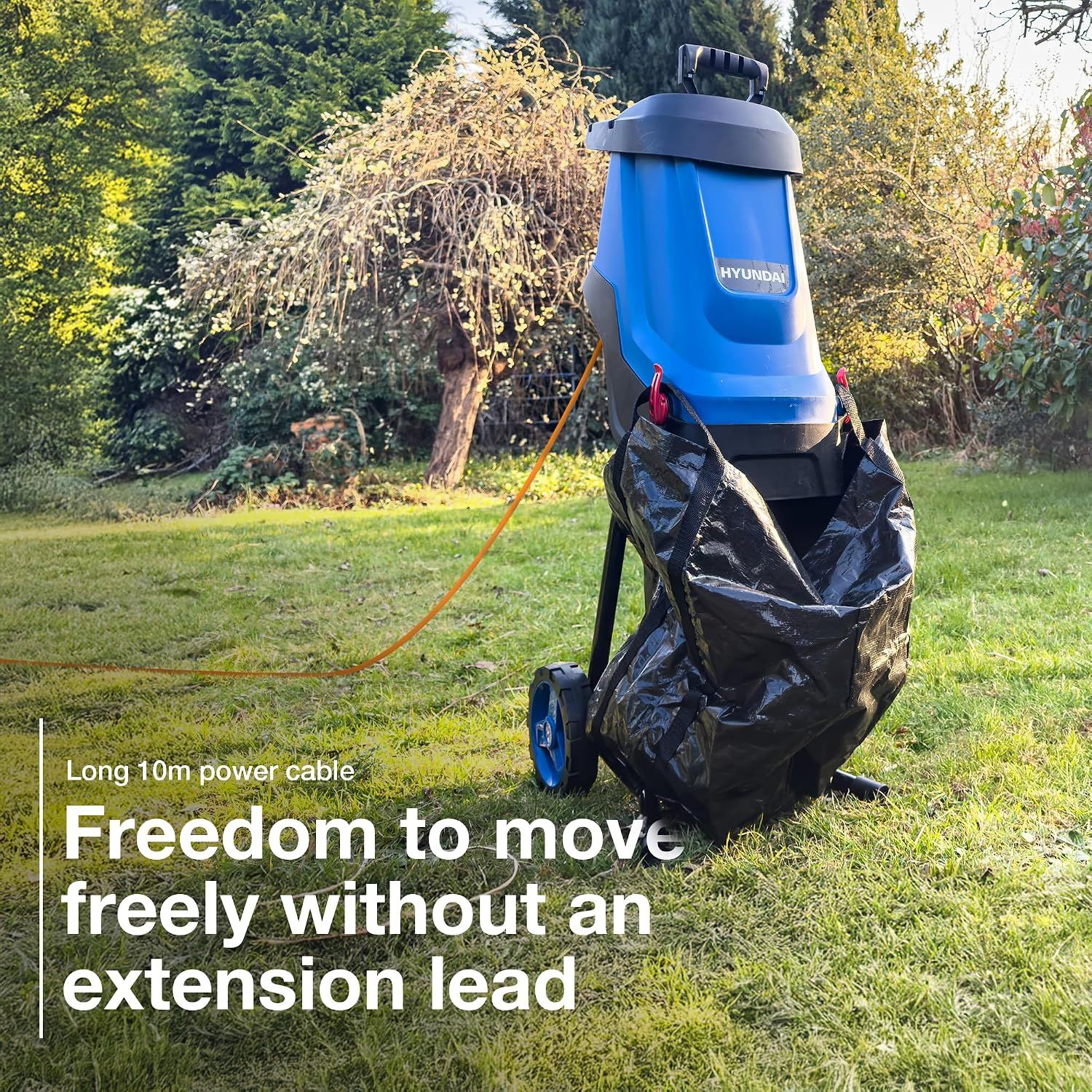 **Hyundai Electric Garden Shredder 2800W 230V, 45L Collection Bag, 180mm Wheels, 10m Cable, Portable Garden Waste Chipper for Branches, Leaves &amp; Twigs**