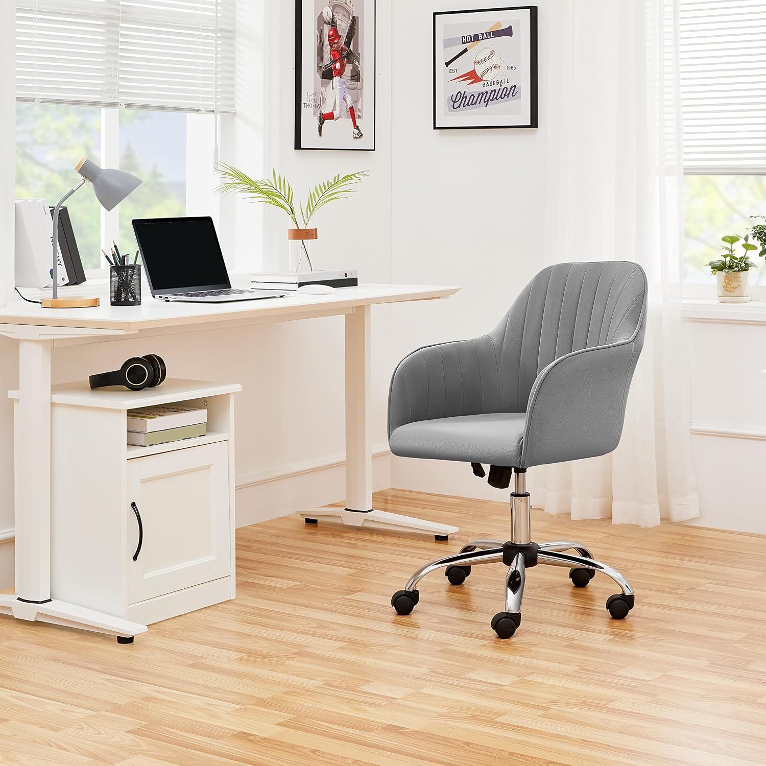 Ergonomic Swivel Office Chair – 360° Rotation, Rocking Function &amp; Padded Seat