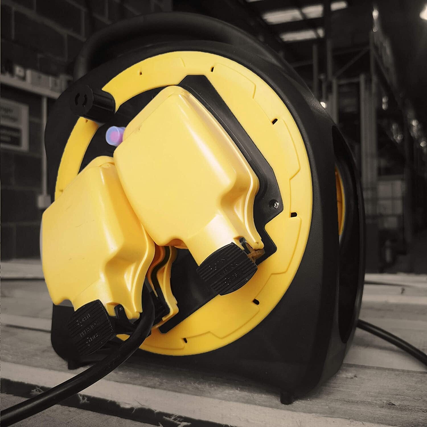 Weatherproof Garden Power Socket 2 Way Case Reel