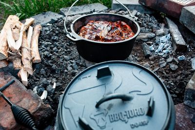 Ready-Baked Premium Cast Iron Dutch Oven – 4.2L with Lid &amp; Feet