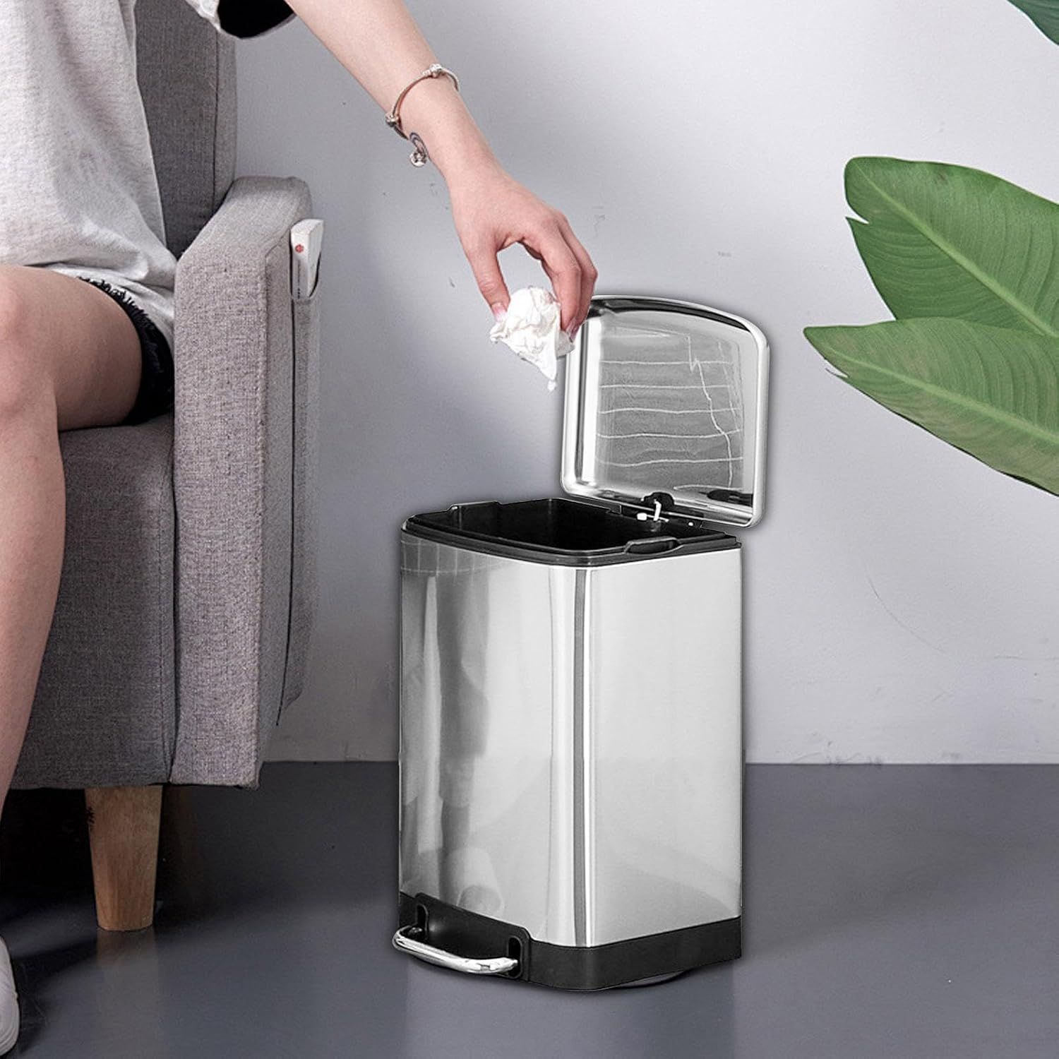 35L Stainless Steel Trash Bin Large Capacity Lidded Garbage Can