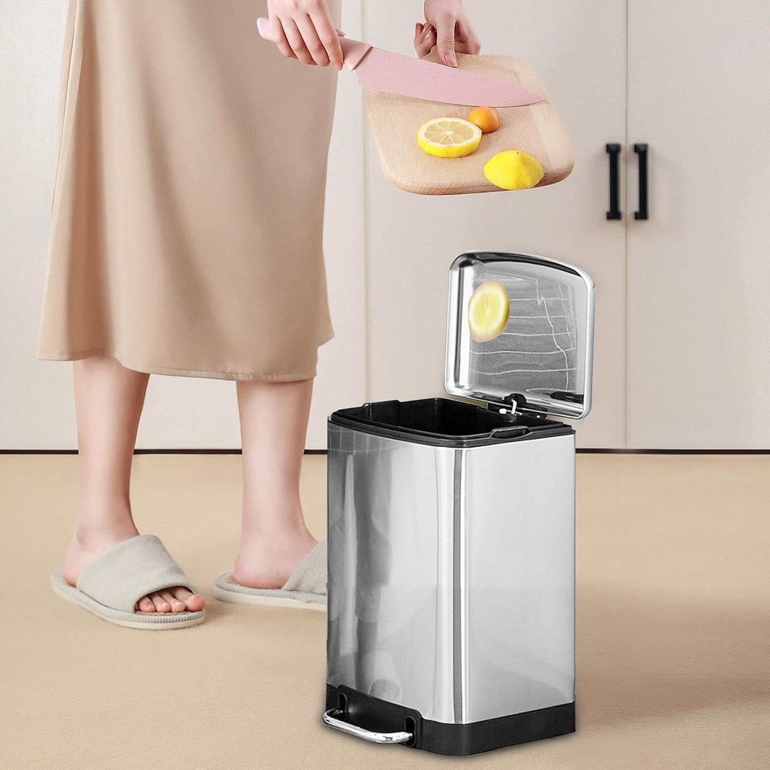 35L Stainless Steel Trash Bin Large Capacity Lidded Garbage Can