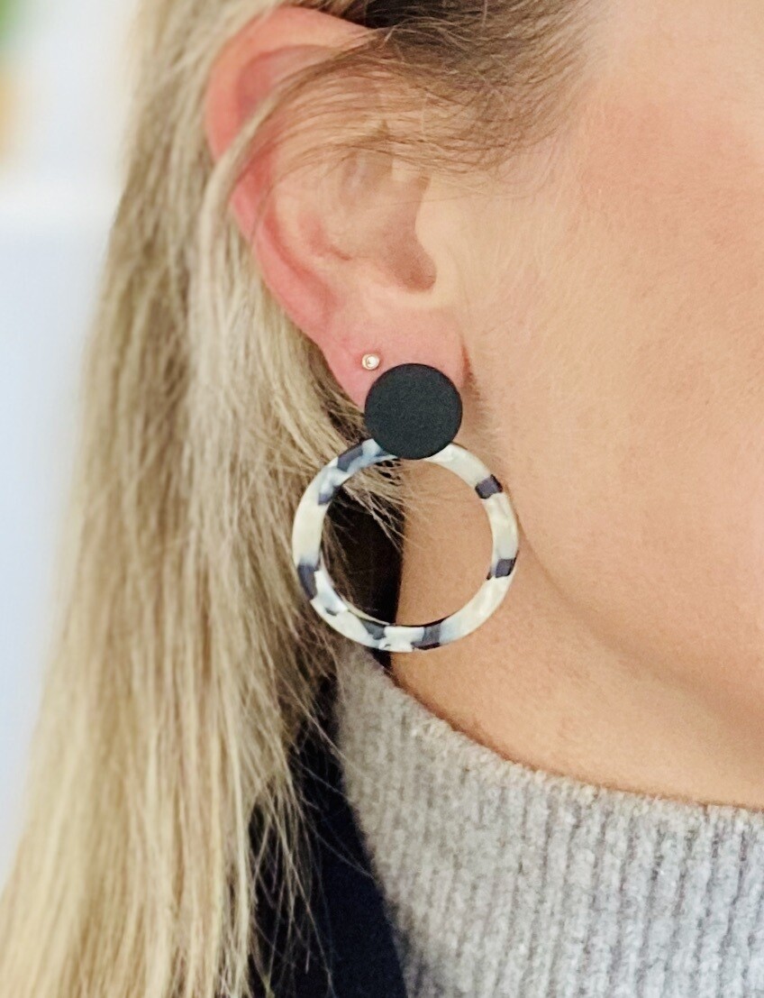 Earring Round Romy, Colour: Black and White