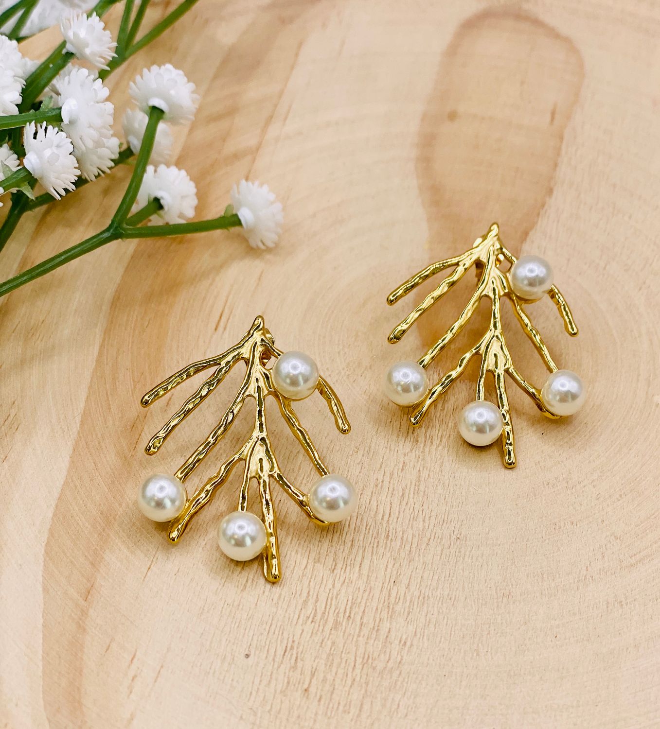 Earbranch with Pearls, Colour: Gold