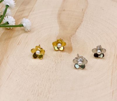 Earstud Flower with Pearl