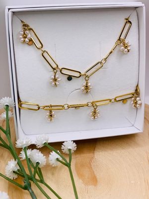 Box Pearls &amp; Flowers (Necklace &amp; Bracelet)