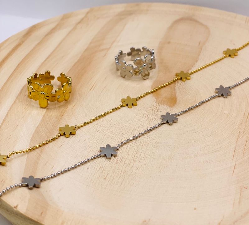 Box Flowers (Necklace &amp; Ring)