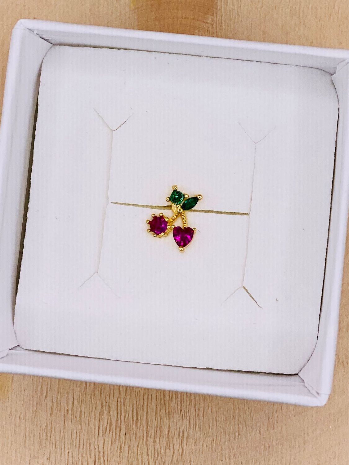 Earstud Cherry, Colour: Gold/ Fuchsia