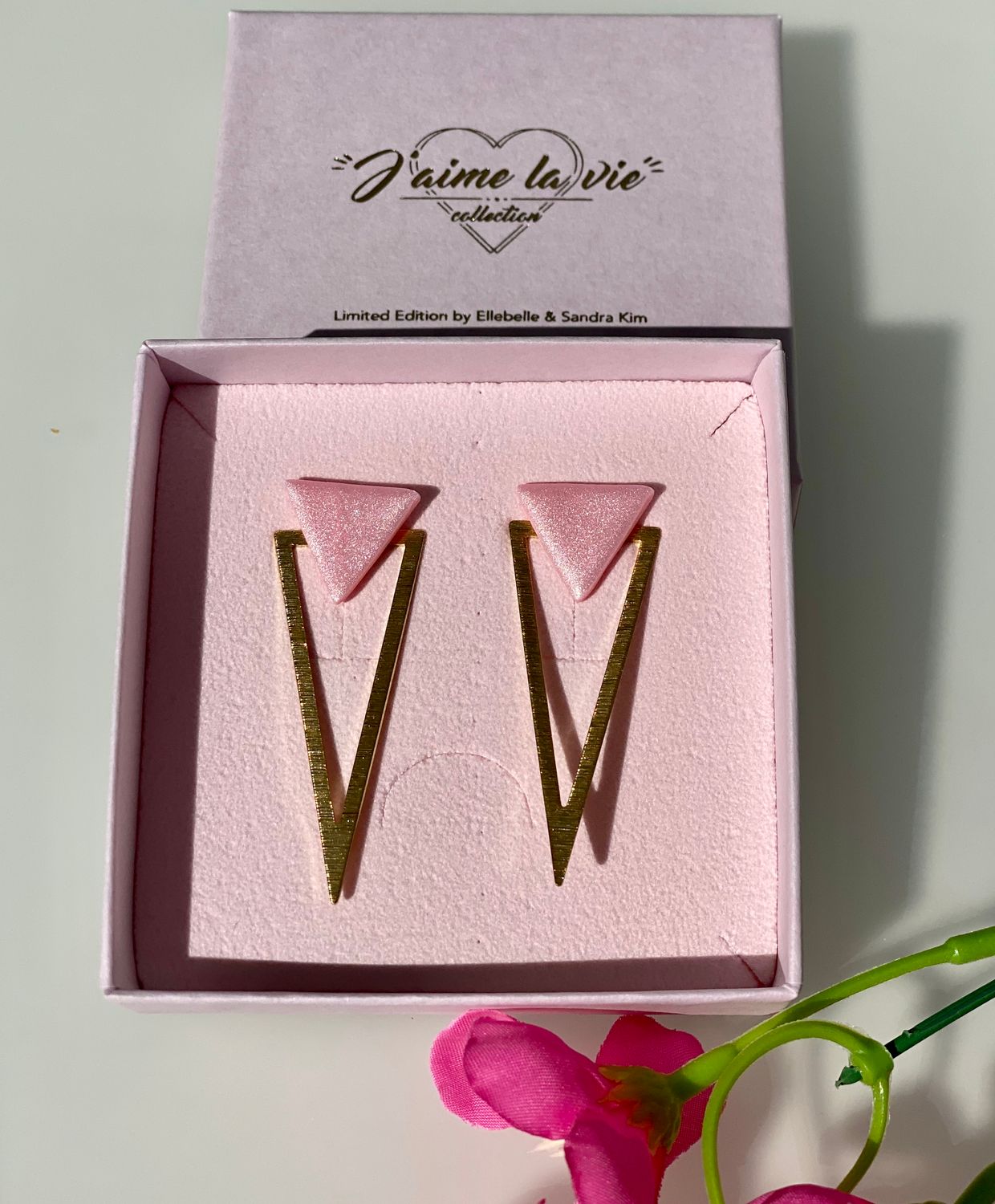 Earring Triangle Modern, Colour: Pearly Pink