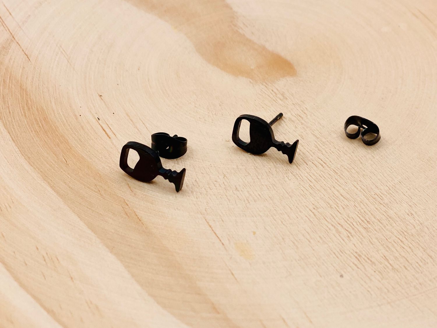 Earstud Cheers Black