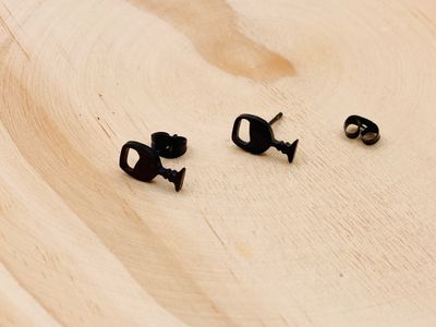 Earstud Cheers Black